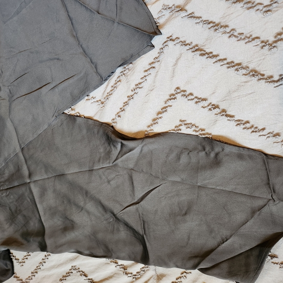 Nwt Black Top Blouse With Buckel Accent Asymetric Size Xl - Picture 8 of 8